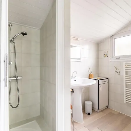 Villa 128-aux Beaux Volumes, Proche *