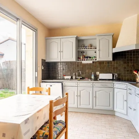 Villa 128-aux Beaux Volumes, Proche *