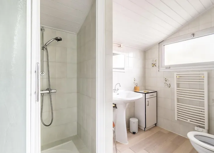 וילה 128-aux Beaux Volumes, Proche *