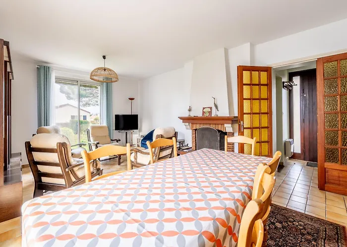 128-aux Beaux Volumes, Proche * פורניק